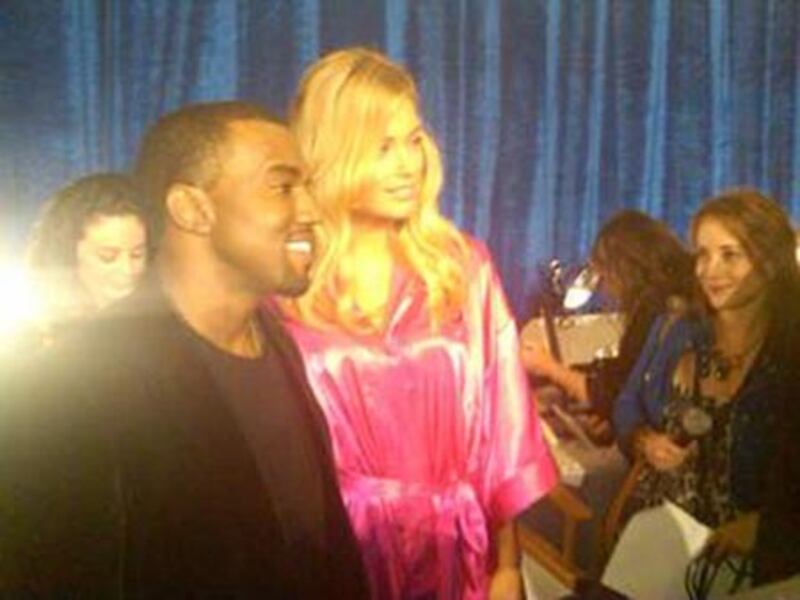 galleries/2011/11/13/zooey-deschanel-victoria-s-secret-show-in-celebrity-twitpics-photos/doutzen-kroes-celebrity-twitter-photos-111113_brpvqw