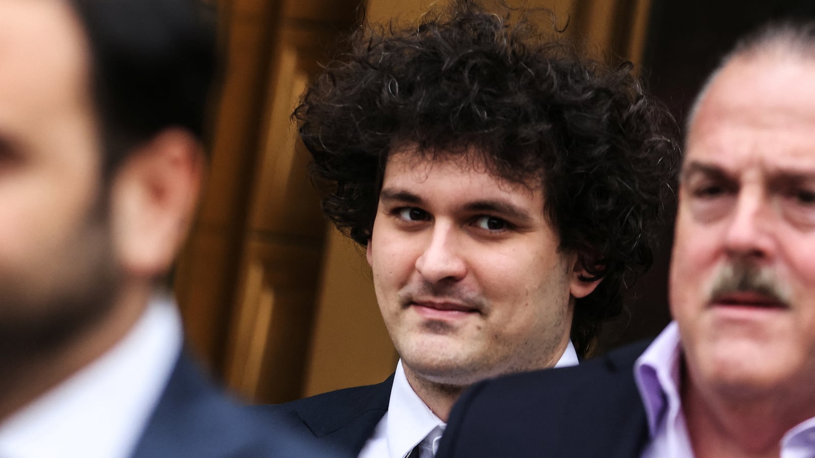 2023-02-09T164411Z_661526906_RC2S7Z9IMWBT_RTRMADP_3_USA-BANKMAN-FRIED_qlddne