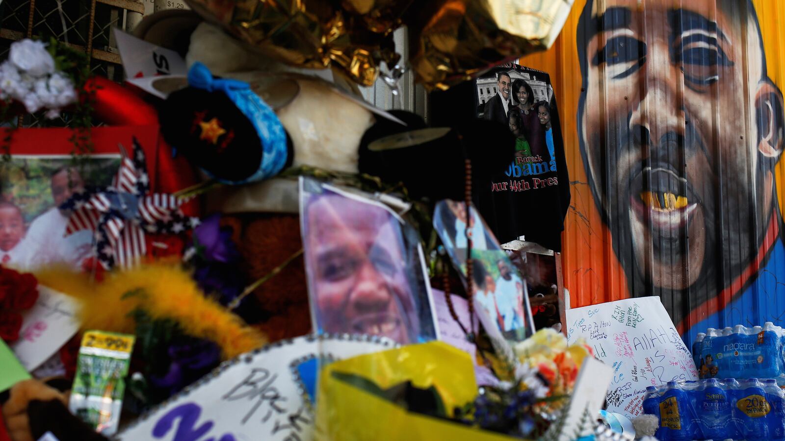 cheats/2016/07/11/alton-sterling-s-family-asks-surveillance-video-be-released/160711-sterling-family-tape-cheat_nyg3pz