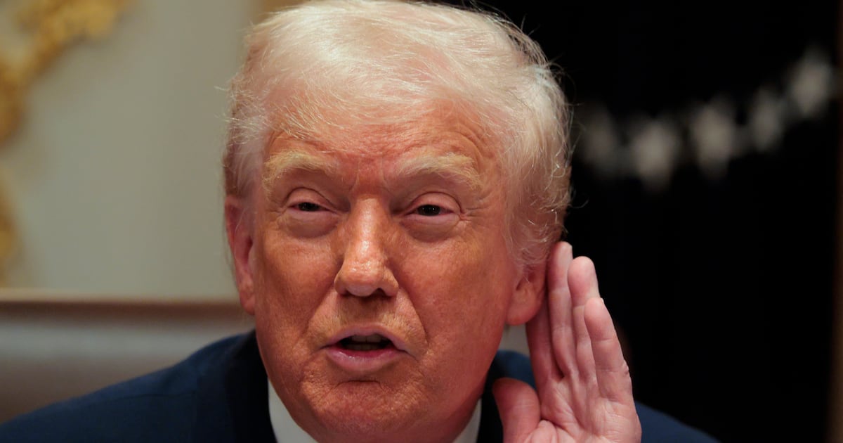 Der 79-jährige Trump trägt in einer 30-minütigen Tirade eine lange Liste ...