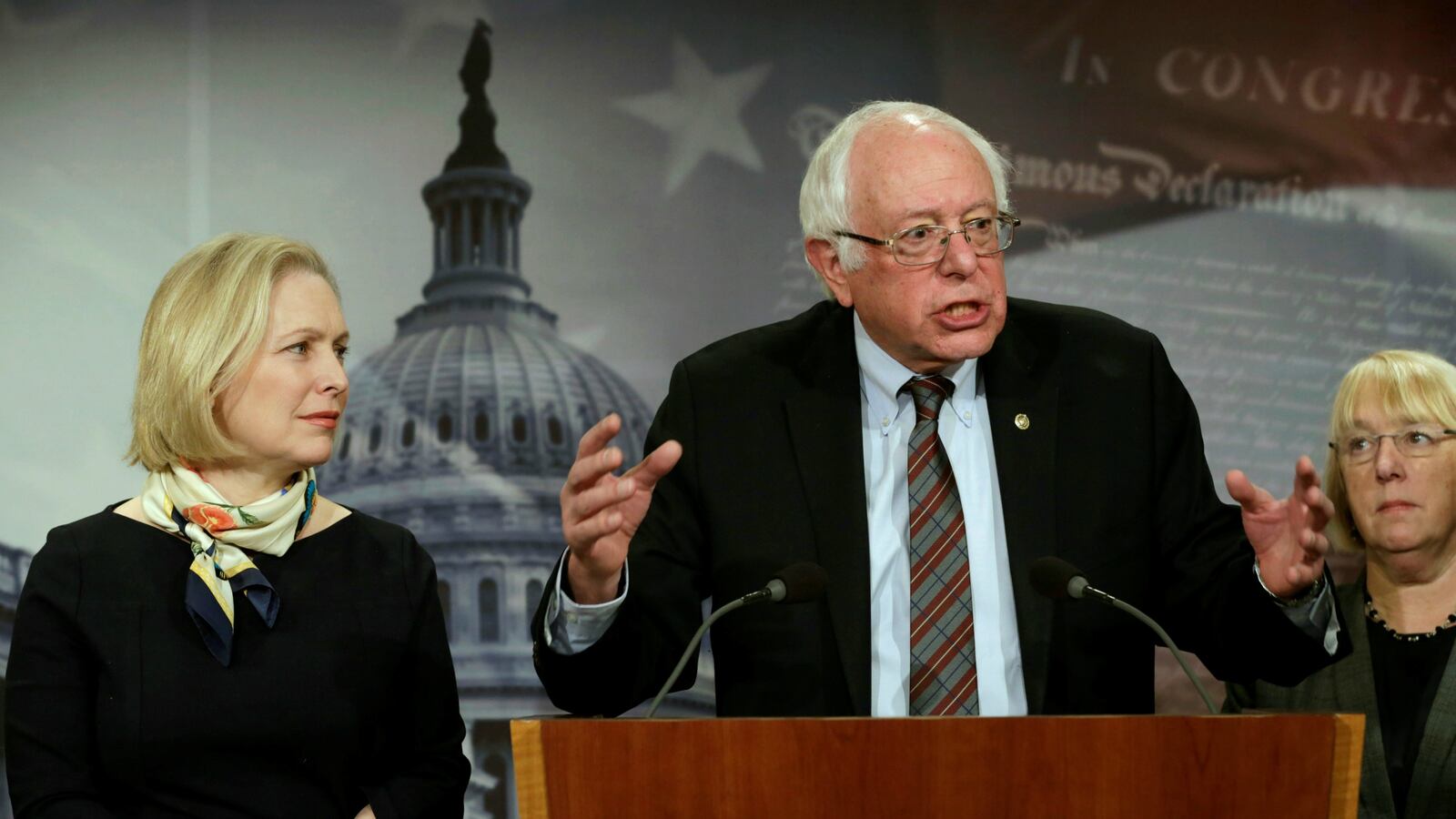 170911-gillibrand-booker_ftsv5k