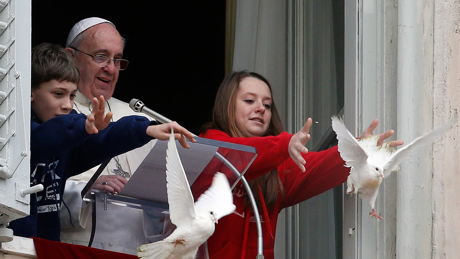 cheats/2014/01/27/pope-s-peace-doves-attacked/140127-doves-cheat_bsj7wz