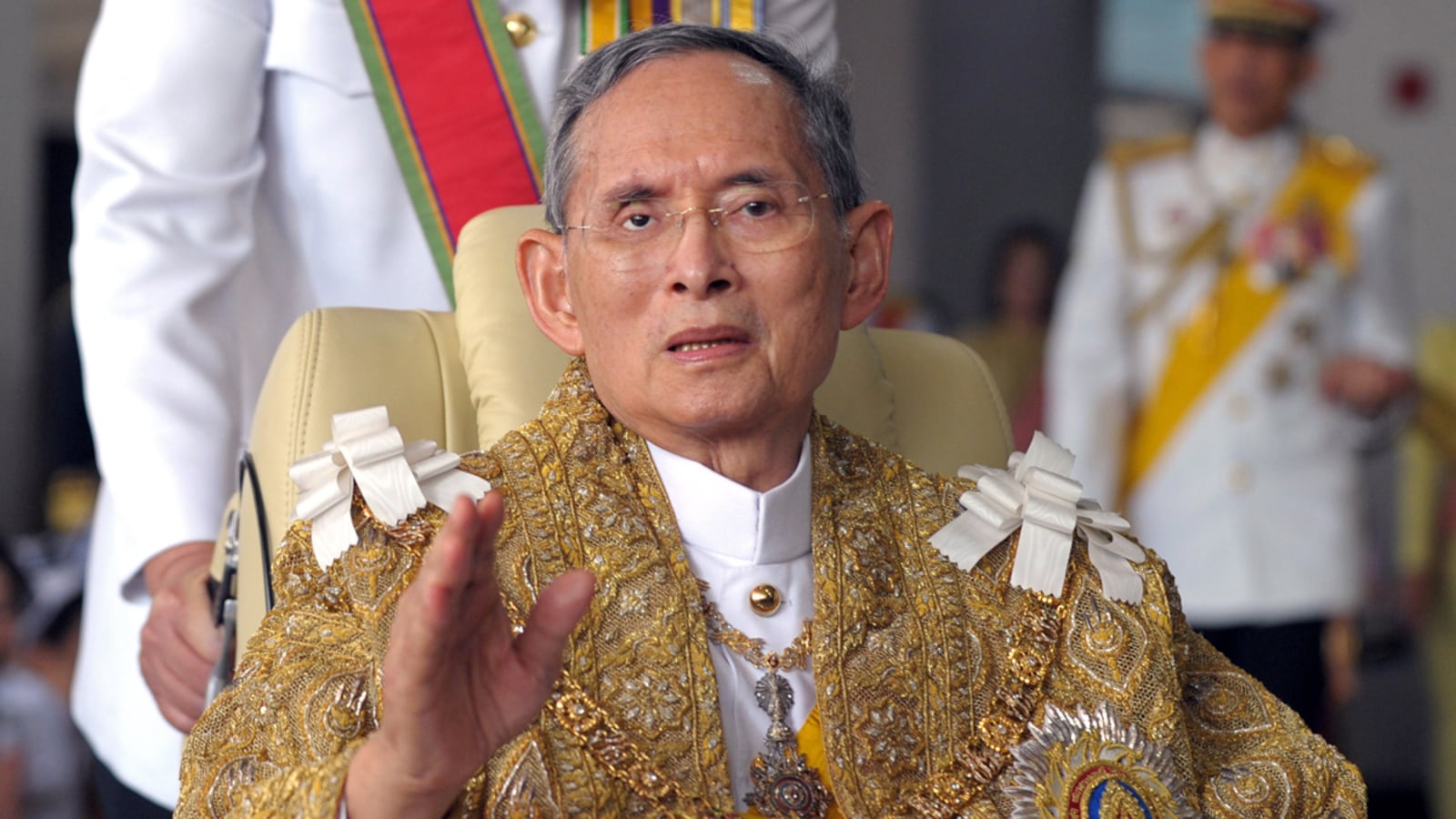 cheats/2011/10/10/u-s-man-faces-jail-for-bashing-thai-king/thai-king-bashed-sentenced-15-years-cs_kyq6vr