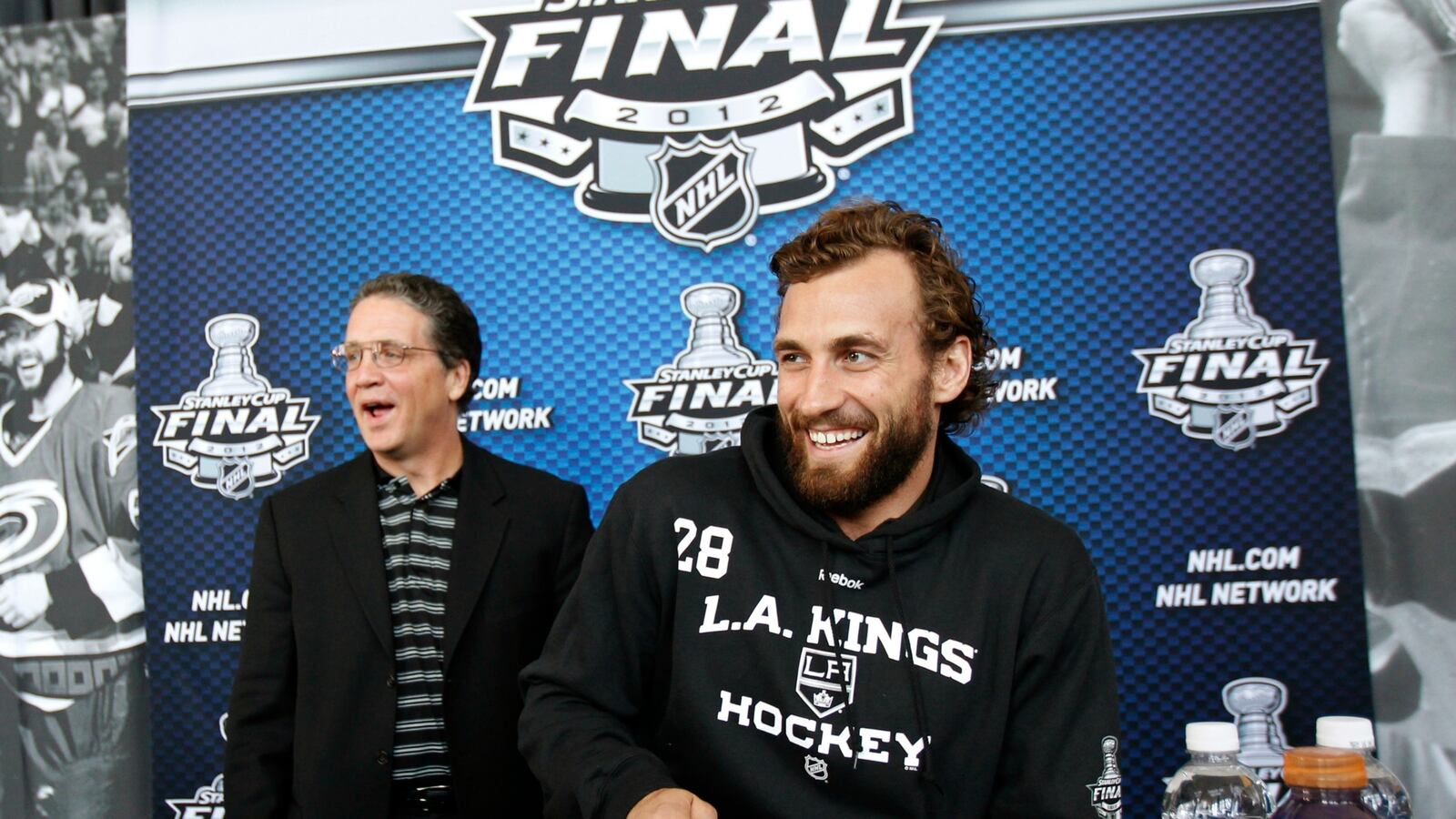 cheats/2015/04/18/l-a-kings-jarret-stoll-arrested/150418-jarret-stoll-cheat_pvzyhk