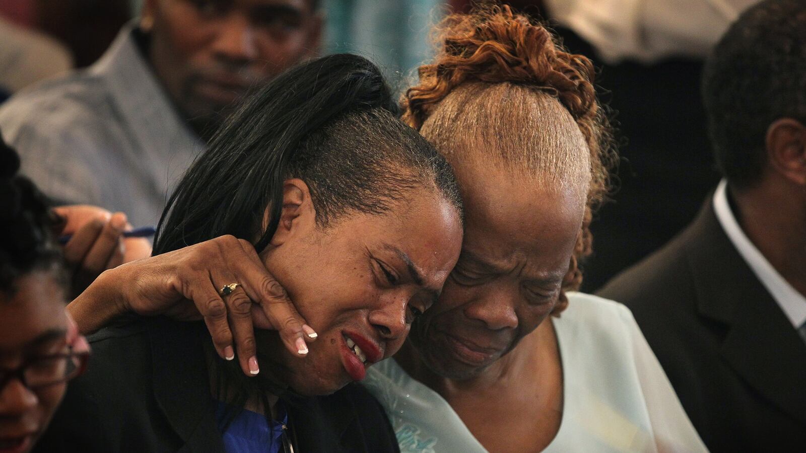 cheats/2012/06/26/chicago-homicides-up-38-percent/chicago-shooting-violence-cheat_oqoyzh