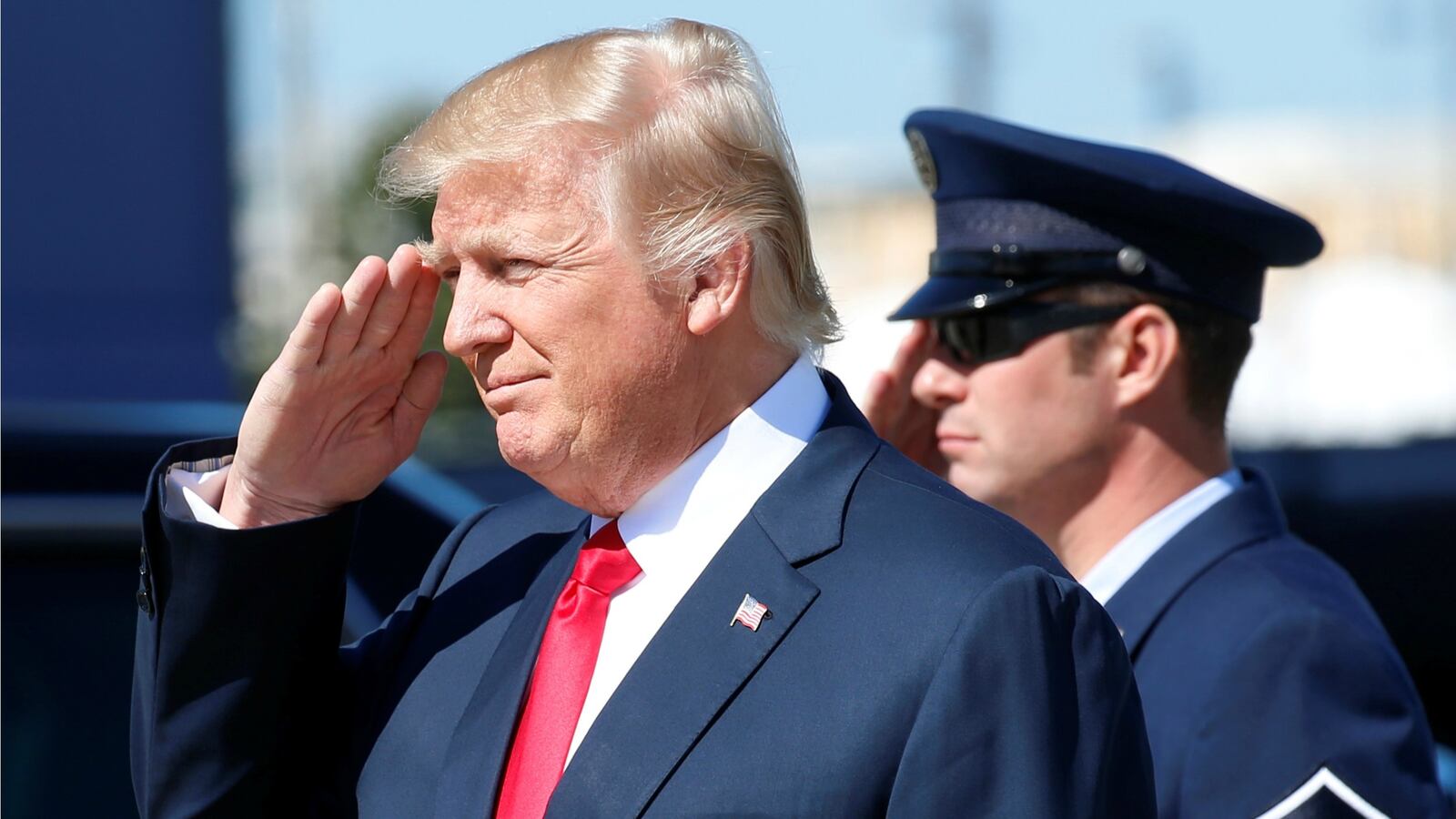 cheats/2017/02/26/father-of-fallen-navy-seal-refused-to-meet-with-trump/170226-trump-owens-cheat_zrths8