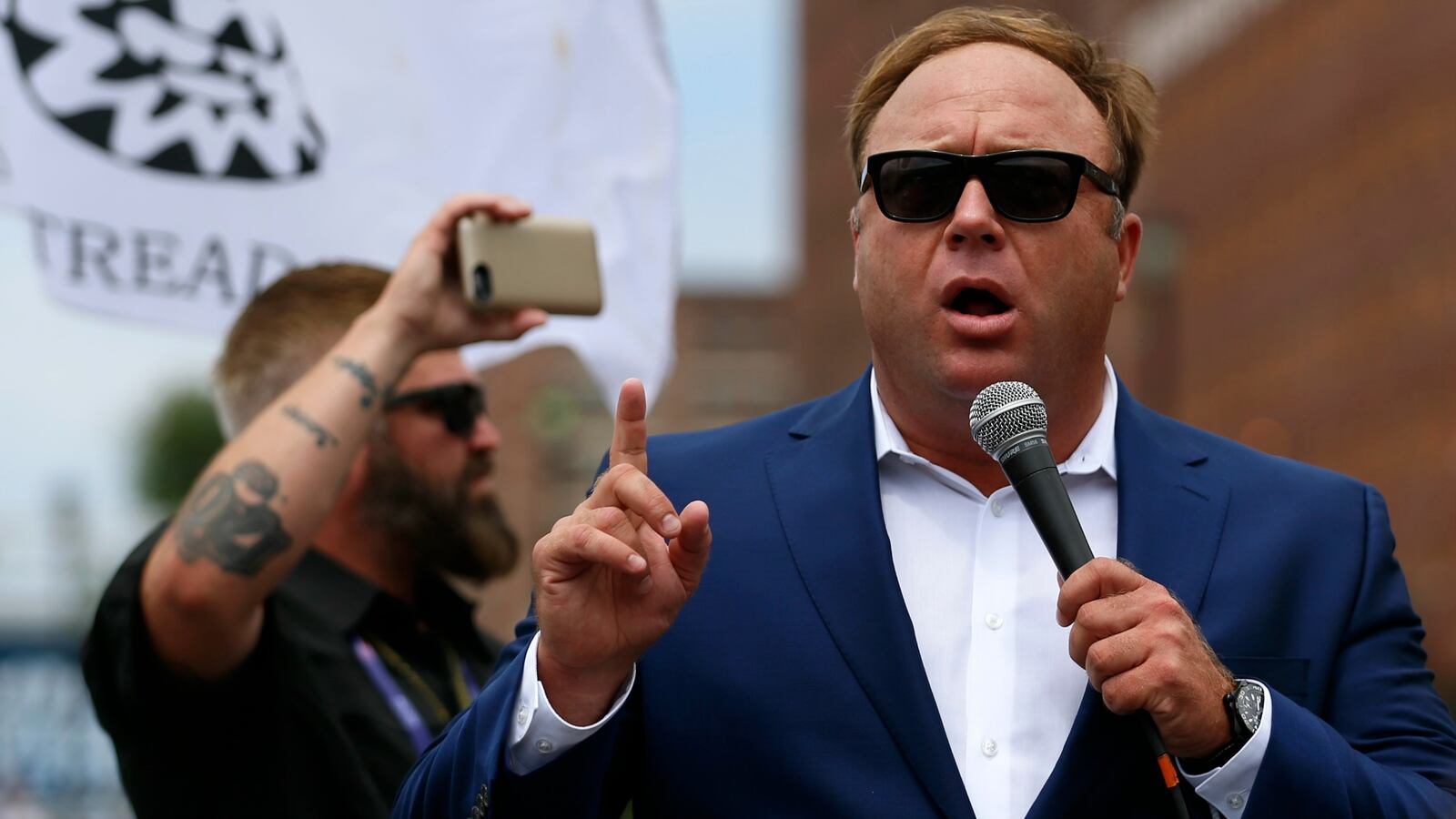 170712-jp-morgan-jones-cheat_emoxcm