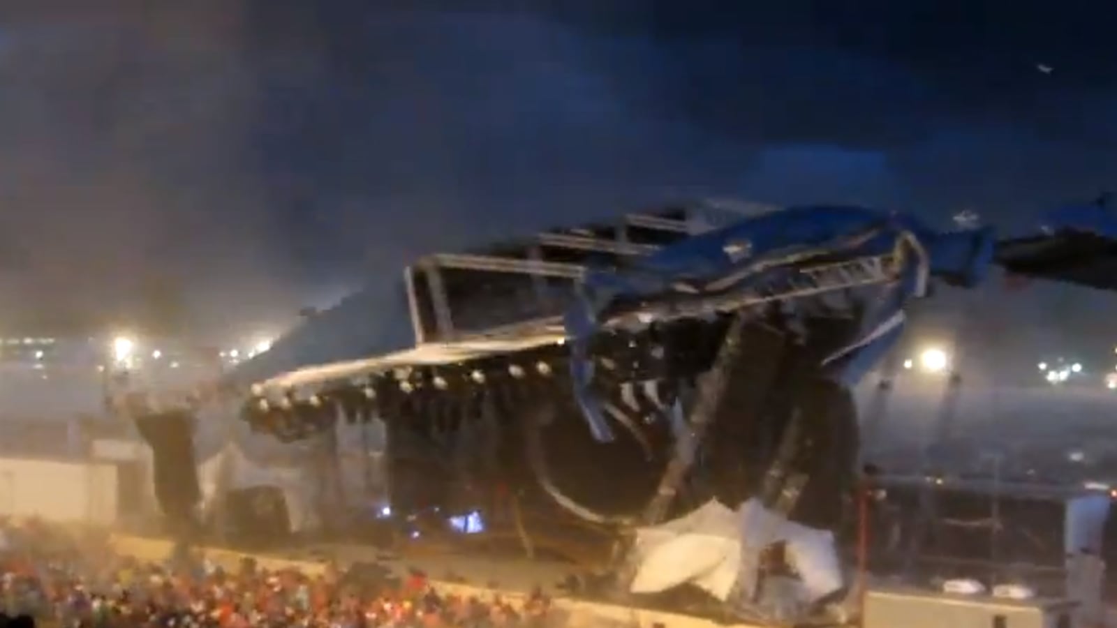 cheats/2011/11/23/sugarland-sued-for-negligence/sugarland-stage-collapse-cheat_qfycny