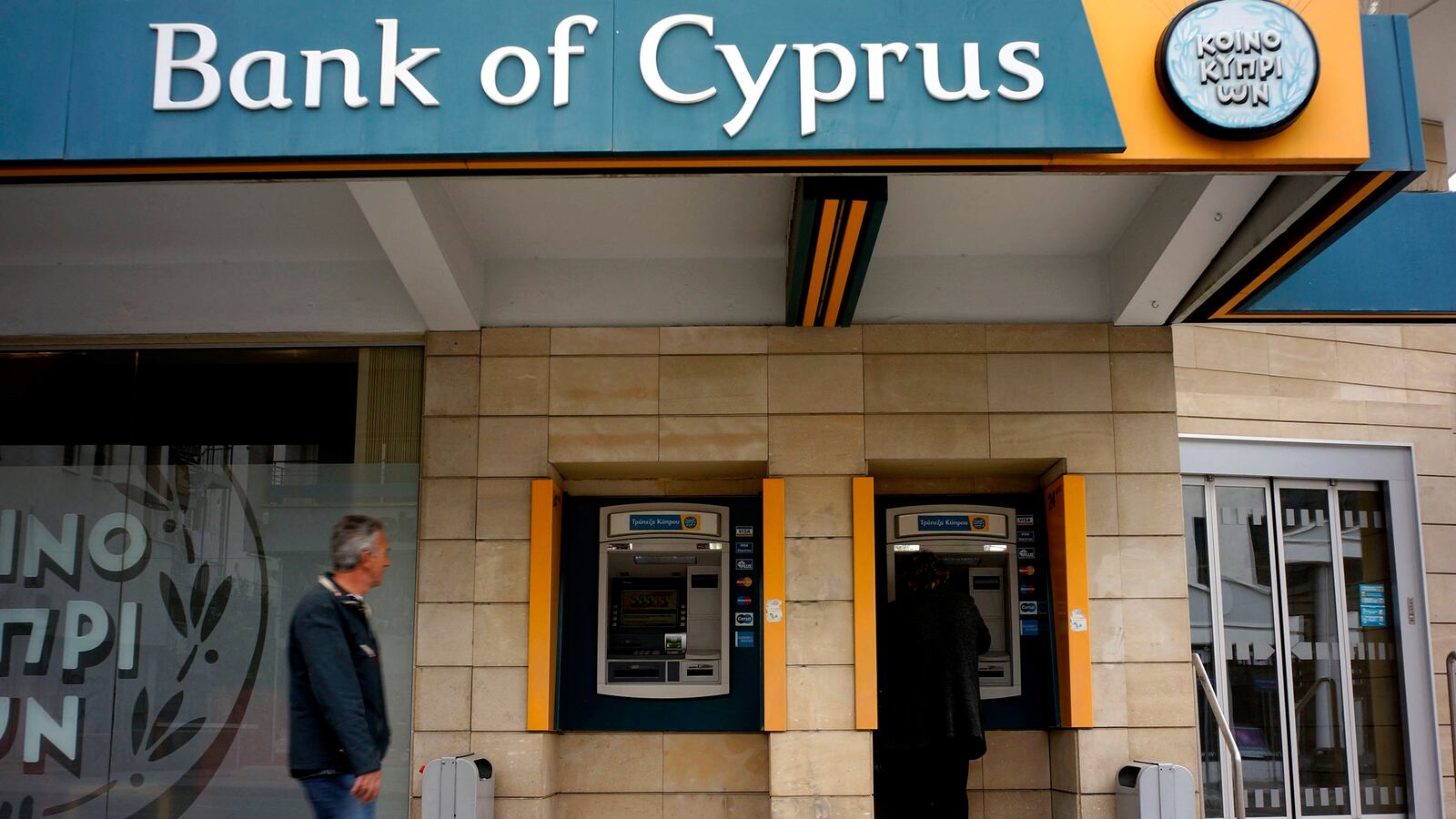 cheats/2013/03/27/cyprus-takes-steps-to-avoid-bank-run/130327-cyprus-bank-cheat_p2u6vt