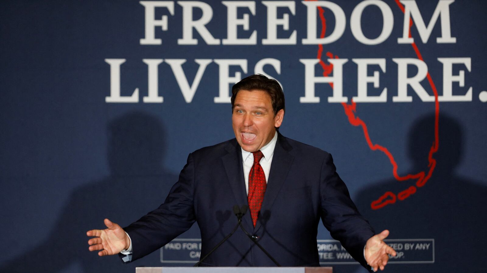 2022-08-25T034548Z_1884053482_RC2D3W9FXNGR_RTRMADP_3_USA-ELECTION-FLORIDA_rmekpi
