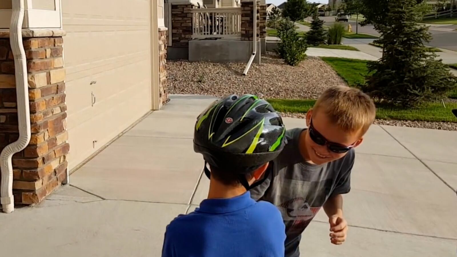 videos/2015/08/28/colorblind-boy-sees-color-for-the-first-time-video/150828-viralvid-colorblind-tease_sqqtqh