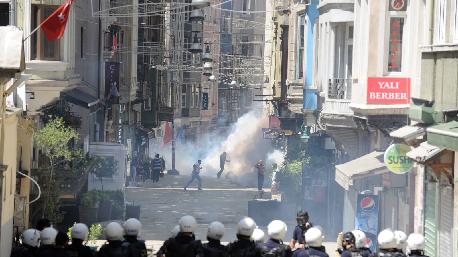 cheats/2013/06/02/grave-concern-over-syrian-town/130602-Turkey-cheat_csemva