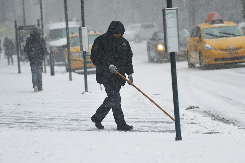 galleries/2015/01/26/blizzard-bears-down-on-northeast-photos/150126-winter-storm5_fbna8j