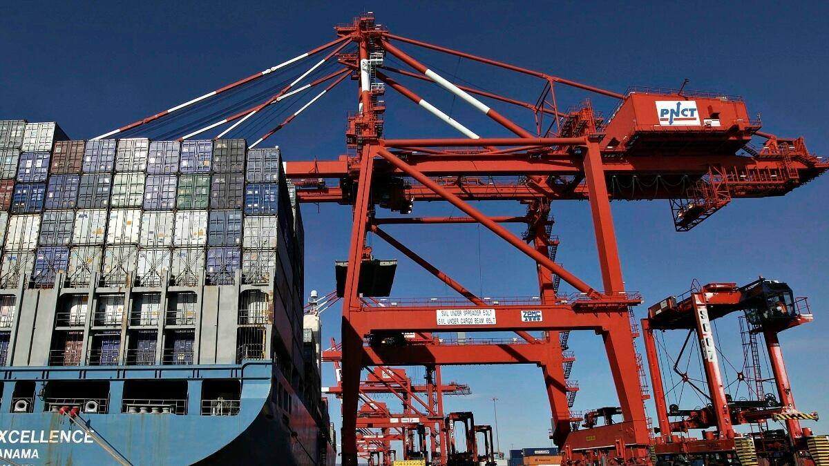 cheats/2012/06/27/police-raid-shipping-container/stowaways-cheat_ahl5kp