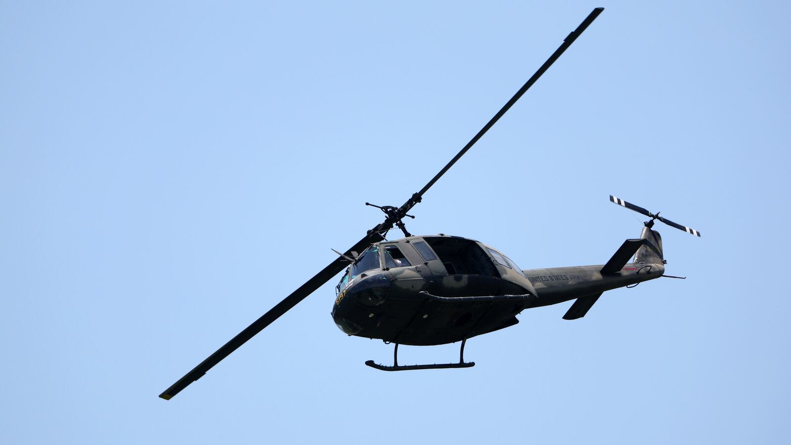 huey_helicopter_p0pzkt