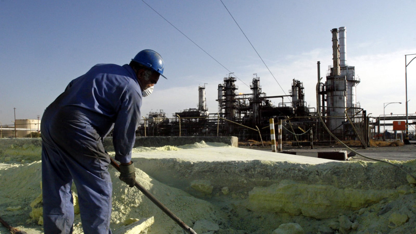 articles/2011/10/13/iranian-bomb-plot-exposes-economic-war-with-saudi-arabia/iran-oil-cooper_wsjphj