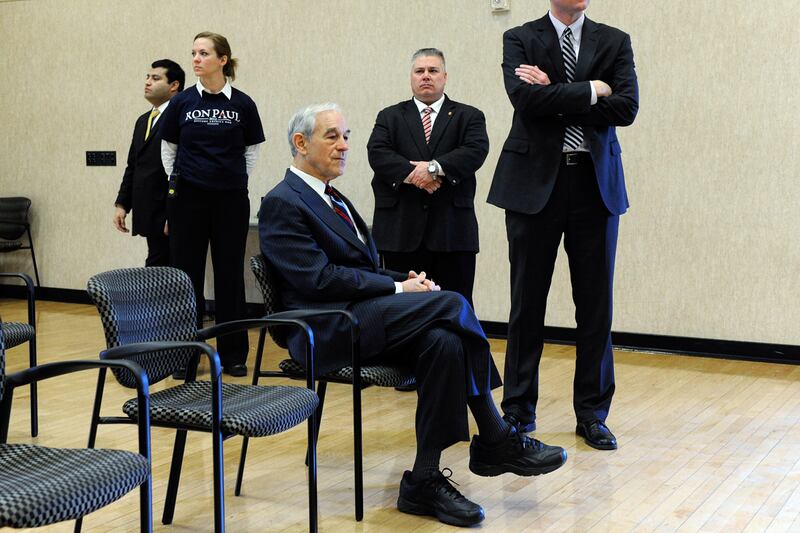 galleries/2012/02/08/ron-pauls-primary-fashion-baggy-pants-and-orthopedic-shoes-photos/ron-paul-pants-6_toabrn