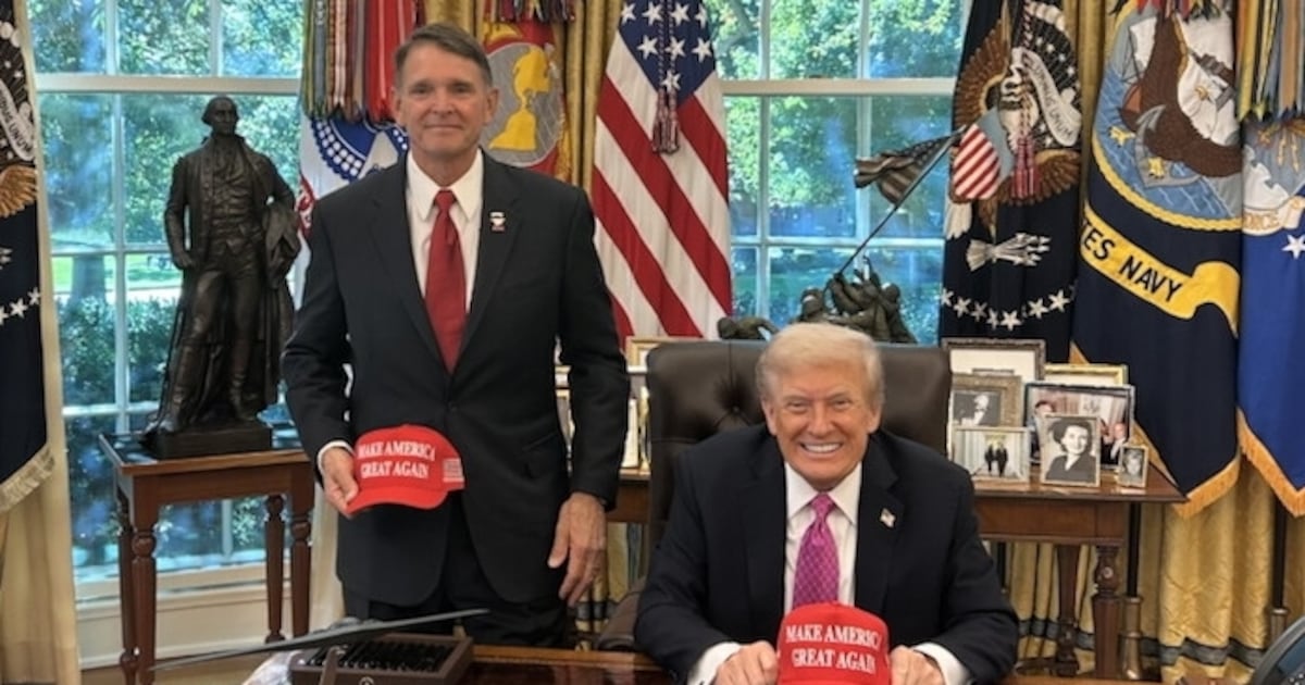 Bösartiger neuer Werbespot im MAGA-Bürgerkrieg veröffentlicht