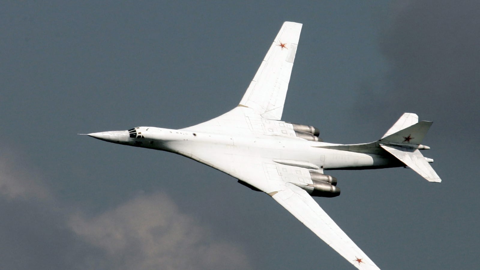 articles/2015/11/17/russia-pounds-isis-with-biggest-bomber-raid-in-decades/151117-axe-russia-tease_spoovp