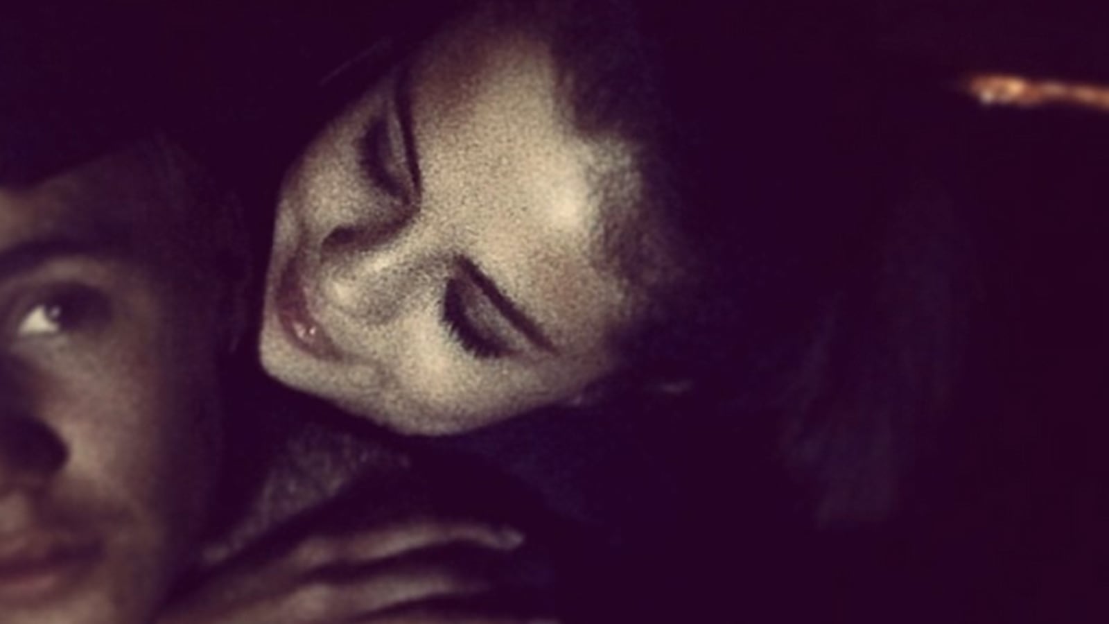 cheats/2014/01/06/bieber-gomez-back-on/140106-jelena-4eva-cheat_ifh6ut