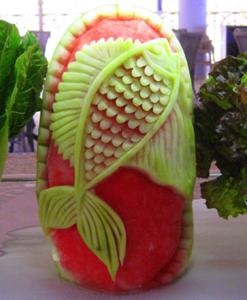 galleries/2012/07/08/9-amazing-watermelon-sculptures-photos/watermelon-carvings-7_opw1at
