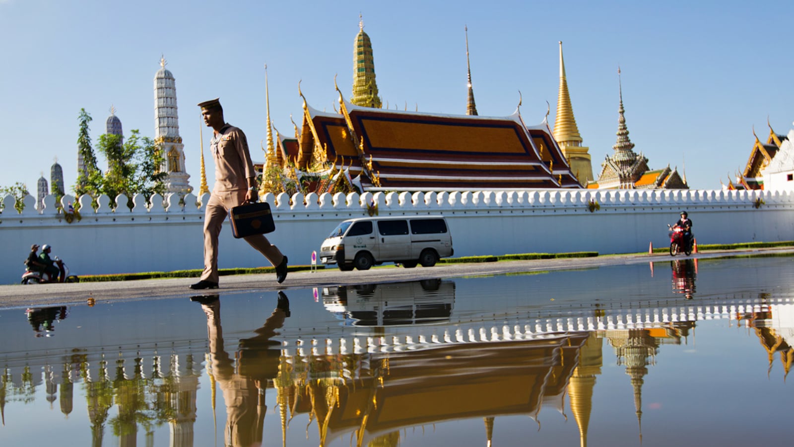 cheats/2011/10/29/u-s-military-to-survey-thailand-floods/thailand-royal-palace-floods-cheat_g6r8br