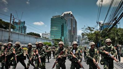 cheats/2010/05/14/troops-battle-protesters-in-thailand/thailand-protest_ezzwsr