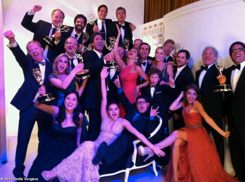 galleries/2011/09/19/emmy-twitter-pics-from-lea-michele-sofia-vergara-and-more-photos/emmy-twitter-pics-modern-family_nxwand