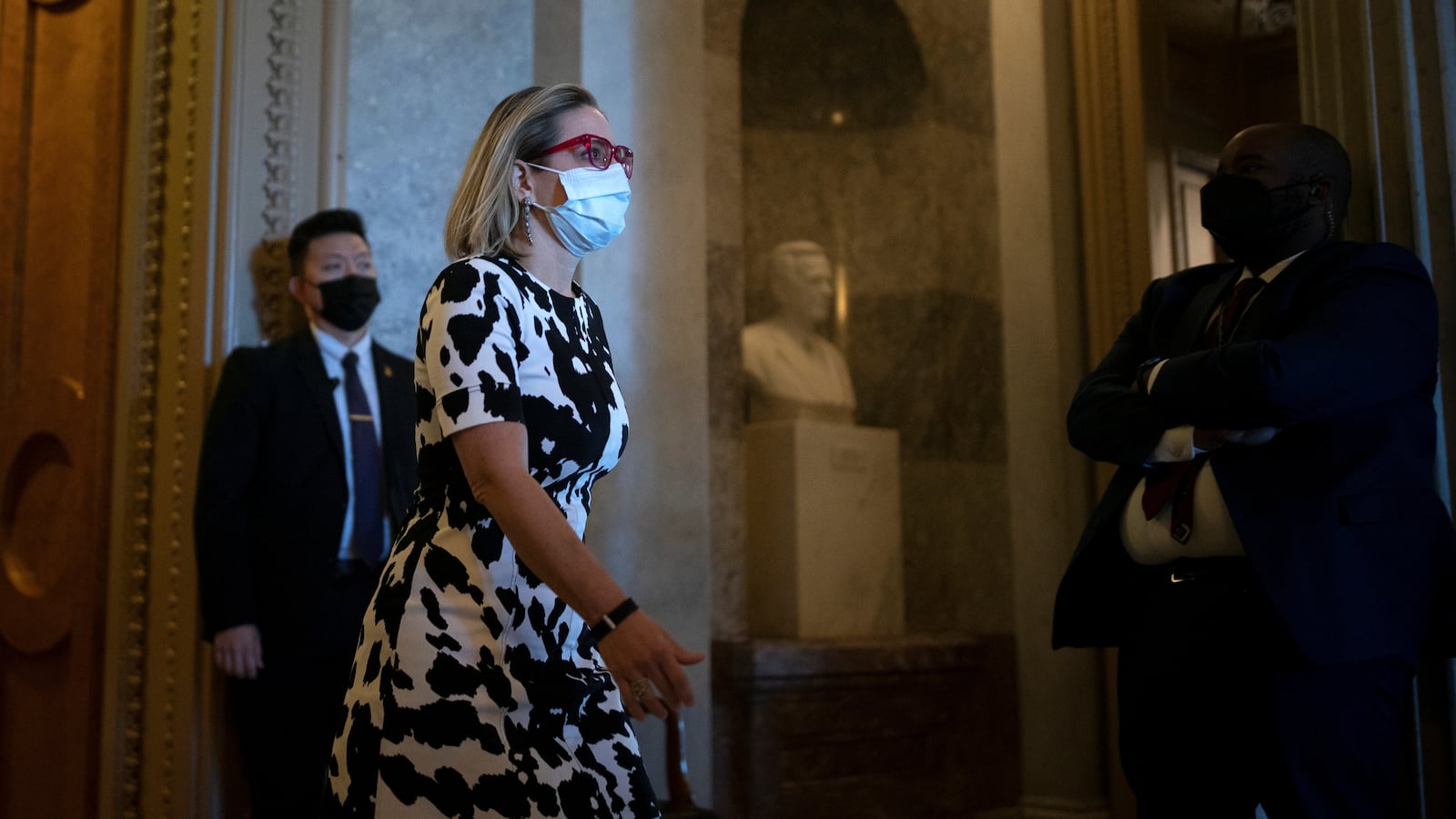 2021-09-29T201250Z_1493060545_RC2WZP92BICW_RTRMADP_3_USA-SHUTDOWN_cbn0js