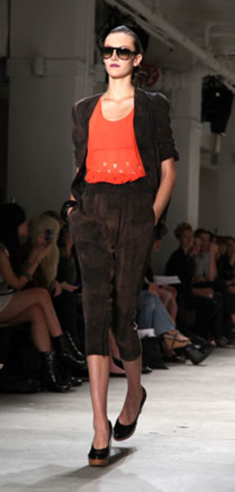 galleries/2009/09/10/ny-fashion-week-day-1/fashion-runway-highlights--9_rqmlxb