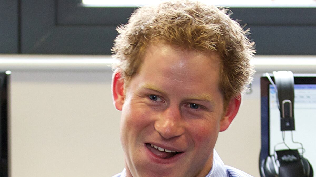 articles/2014/07/28/prince-harry-parties-topless/harry-parties_l1lpgs