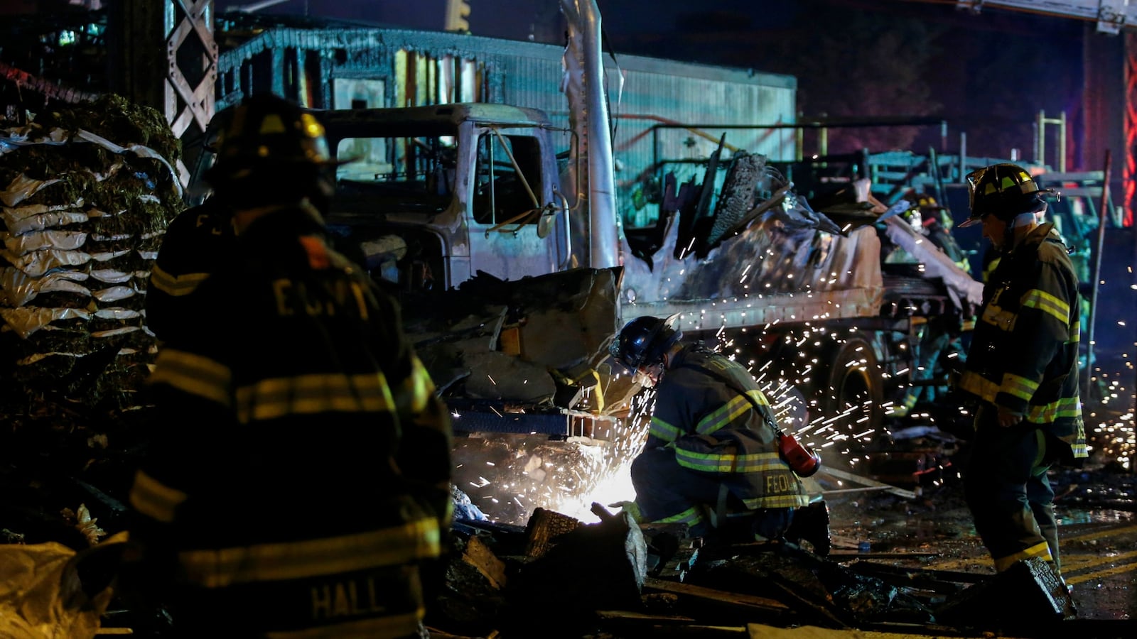 cheats/2016/05/18/fire-under-nyc-train-wreaks-havoc-for-commuters/160518-nyc-fire-harlem-cheat_k9s9v7