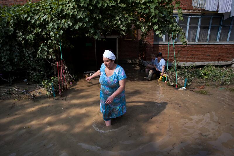 galleries/2012/07/12/shocking-photos-of-the-flooding-in-russia-s-krasnodar-region/russia-floods-5_pvxrpv