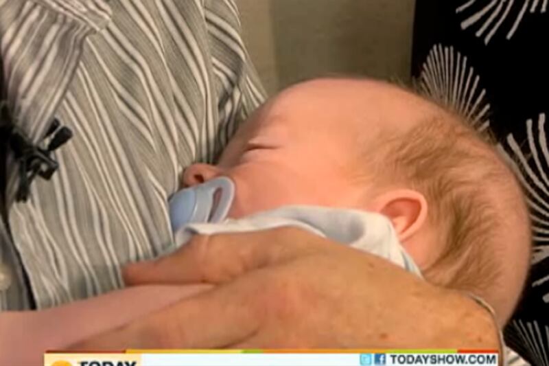 galleries/2012/04/13/baby-in-the-morgue-luz-milagros-and-more-miracle-babie-photos/miracle-babies-saved-by_mom-touch_t581il