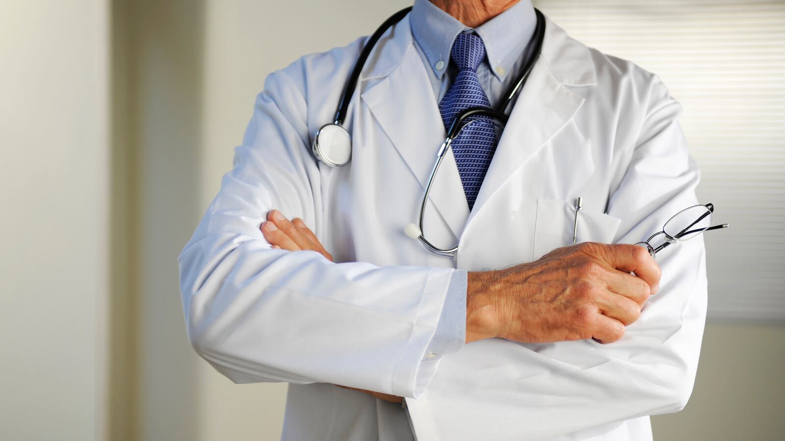 211017-yussman-doctor-sperm-tease-01_hhgnjf