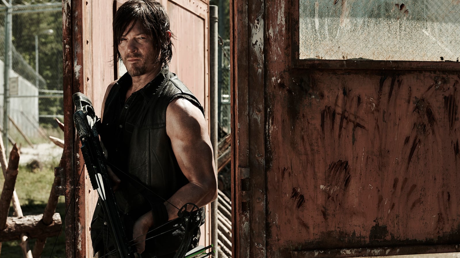 articles/2014/03/13/norman-reedus-daryl-doesn-t-need-romance-the-walking-dead-isn-t-about-erections/140312-leon-walking-dead_gdpe93