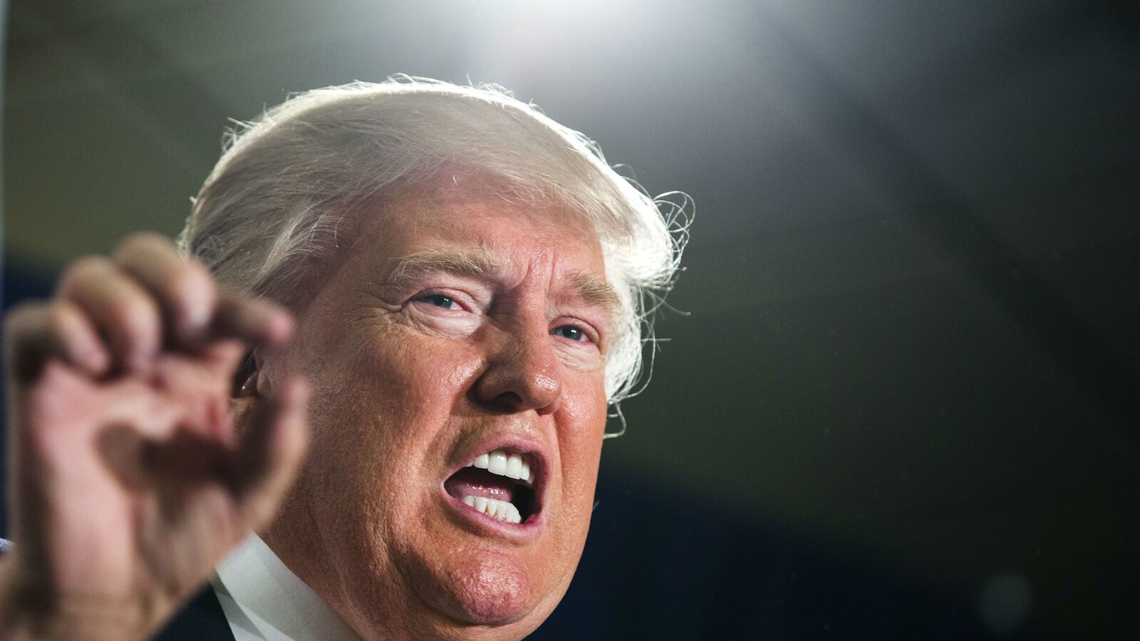 cheats/2015/07/22/fox-news-disobeys-murdoch-to-help-trump/150722-trump-fox-cheat_eqbcux