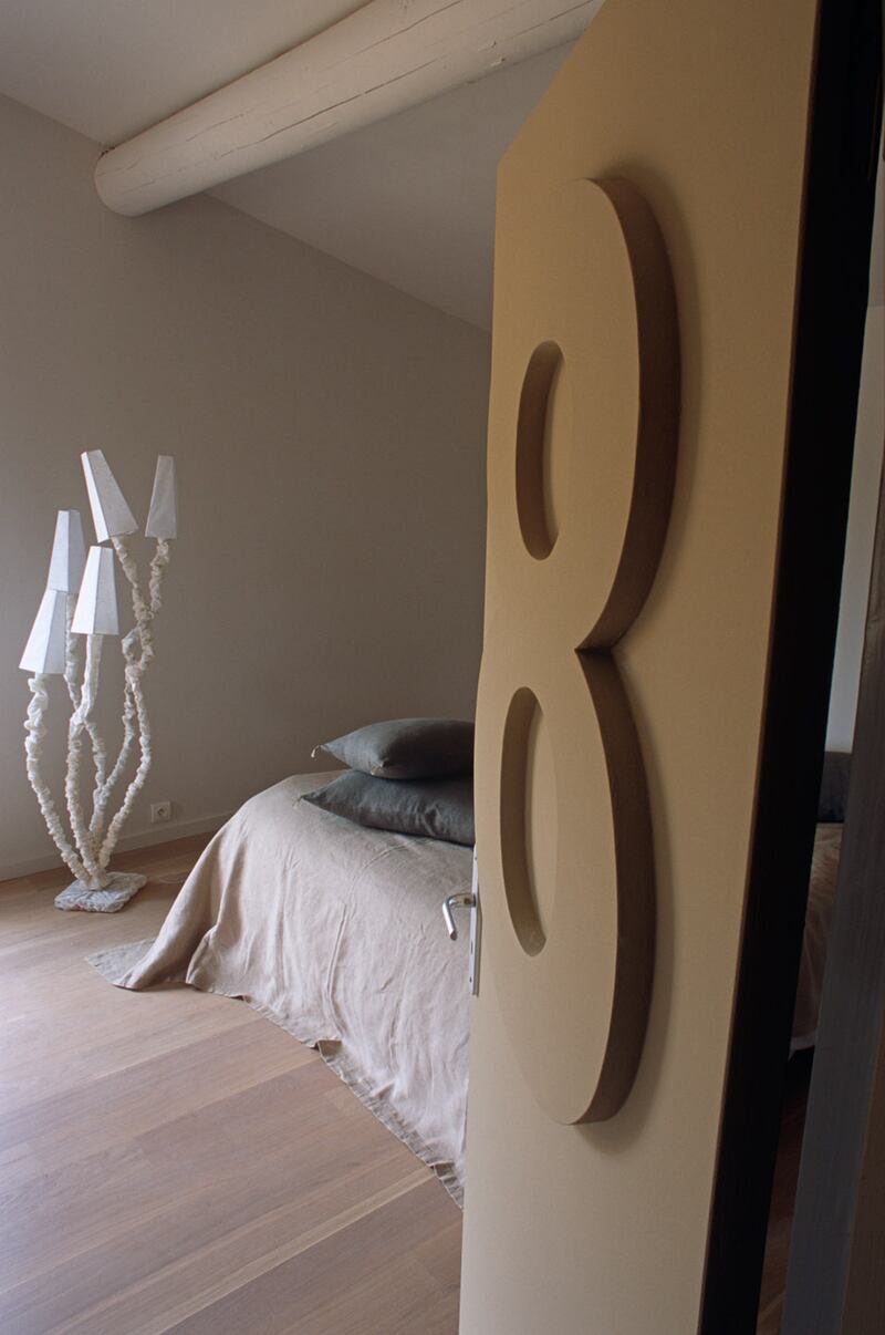 galleries/2013/10/06/omg-i-want-this-house-france-edition-photos/131004-omg-house03_wvx6md