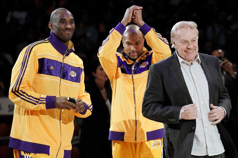 articles/2013/02/20/derek-fisher-remembers-the-lakers-jerry-buss/130219-jerry-buss-derek-fisher-tease_uddoft