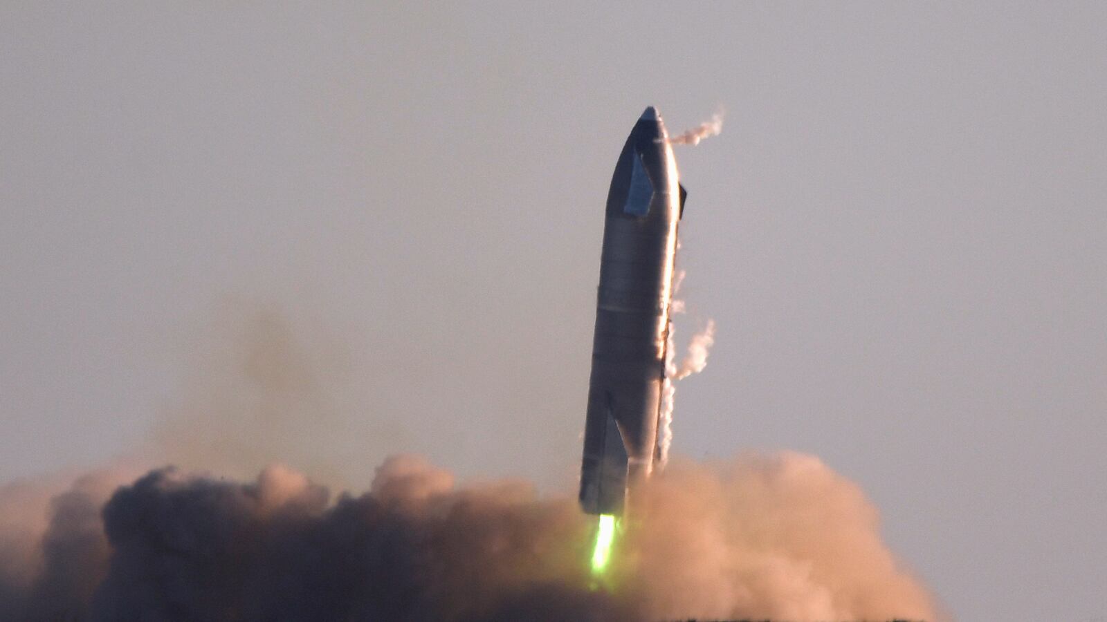 2020-12-10T005038Z_588830300_RC20KK9RJBTO_RTRMADP_3_SPACE-EXPLORATION-STARSHIP_rxzeyc