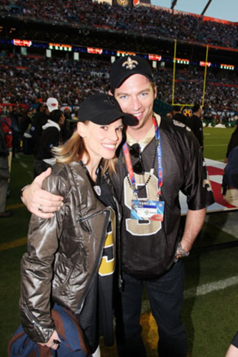 galleries/2011/02/05/celebrities-at-the-super-bowl/celeattend-super-bowl---hilary-swank-harry-connick_hw6wmm