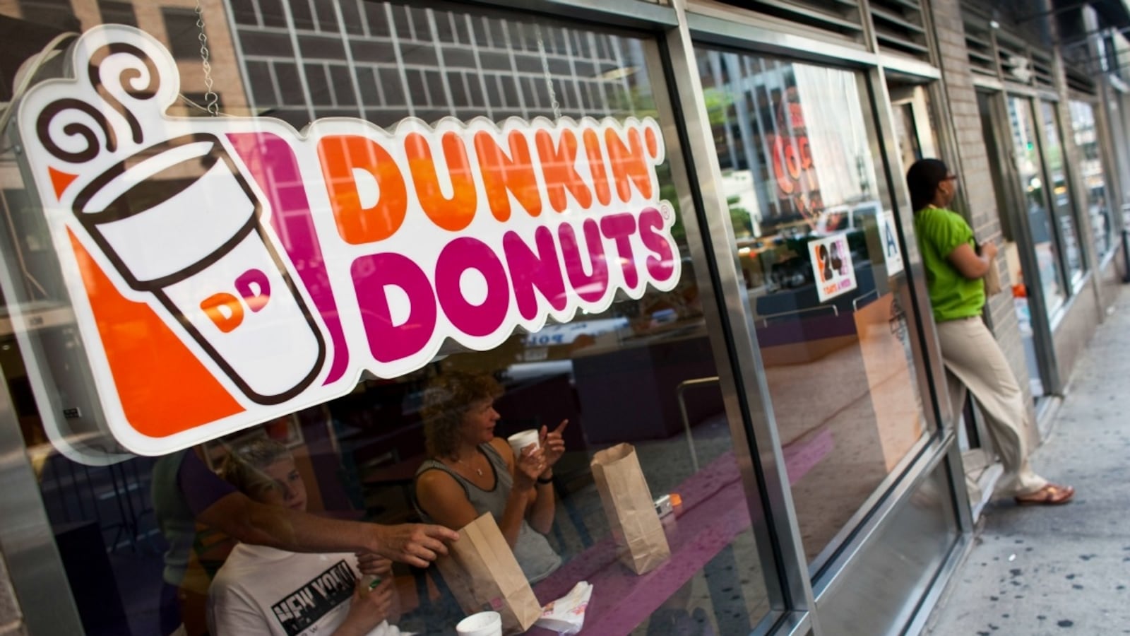 cheats/2013/06/12/dunkin-donuts-to-reward-workers/130612-dunkin-cheat_jdxkm0