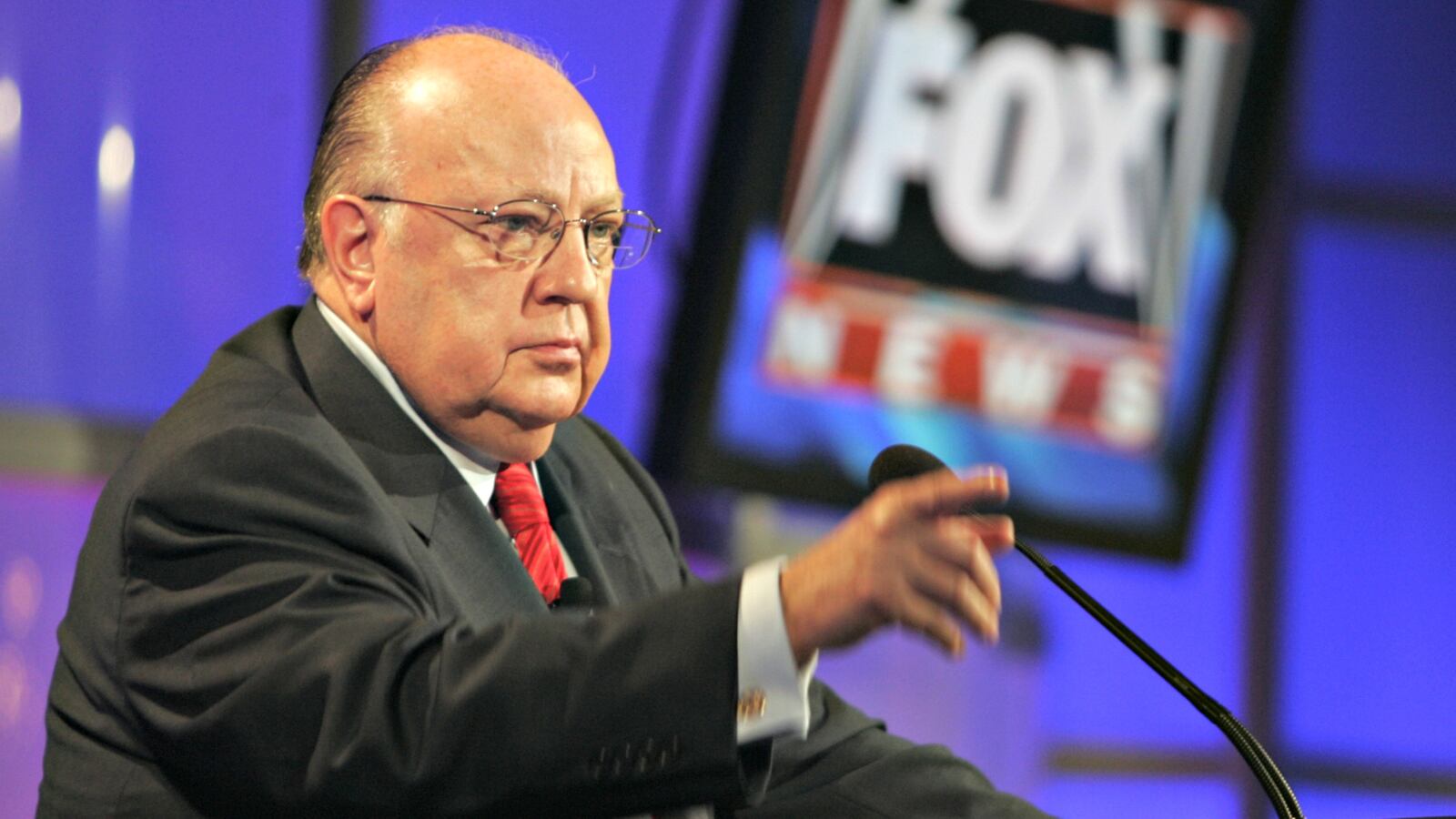 170519-ailes-fall-cheat_hh8ven