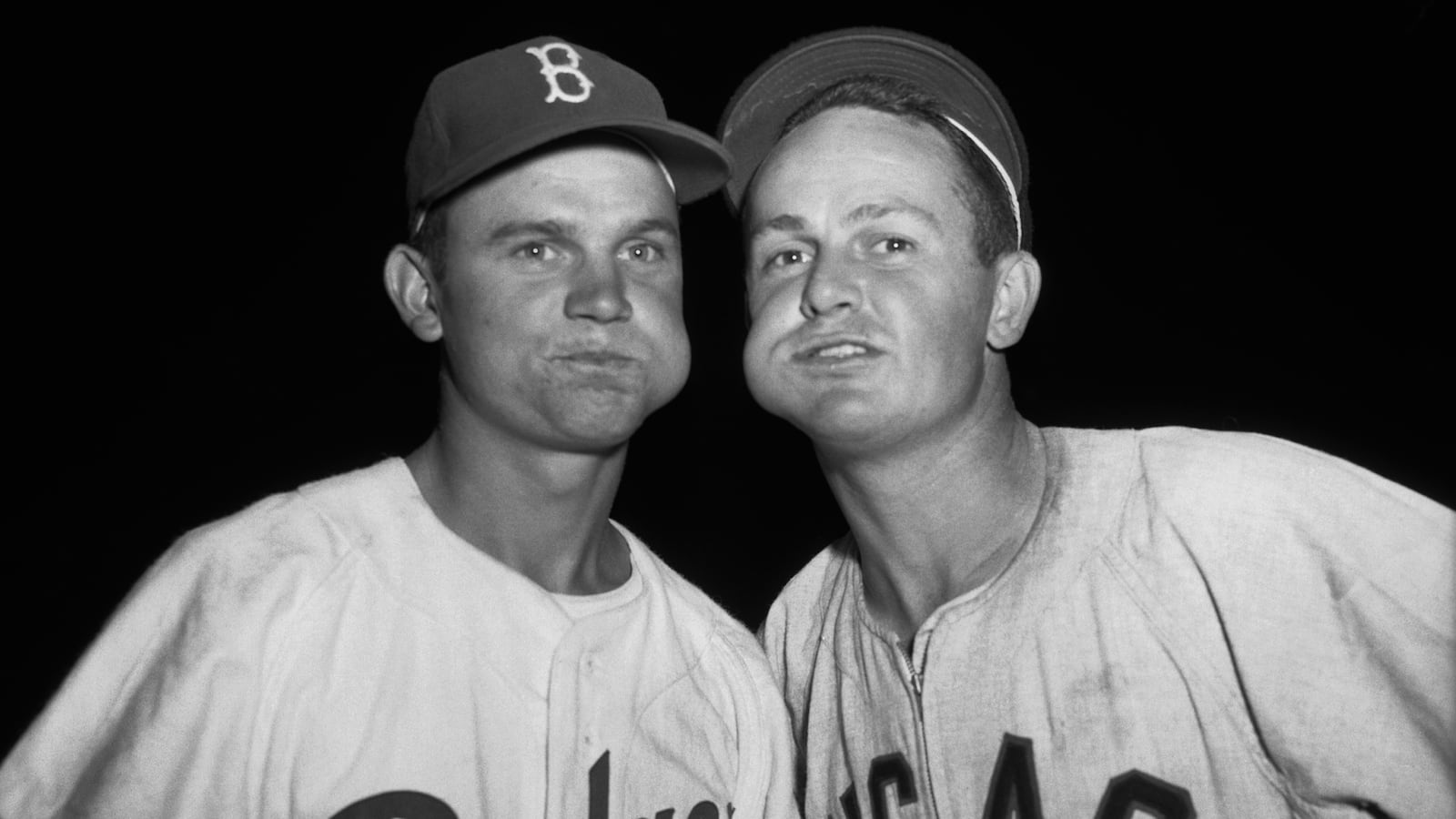 articles/2014/06/20/smokeless-tobacco-a-forgotten-teen-risk/140619-chewing-tobacco-saunders-tease_wwve6b