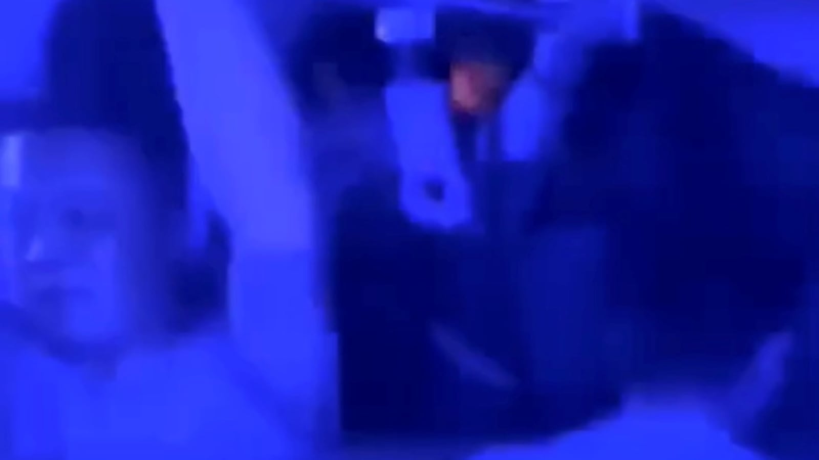 2021-07-22T115659Z_1643632788_RC2NPO9U3H0N_RTRMADP_3_CHINA-SUBWAY-FLOOD_tjnjqp