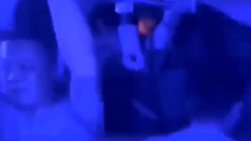 2021-07-22T115659Z_1643632788_RC2NPO9U3H0N_RTRMADP_3_CHINA-SUBWAY-FLOOD_tjnjqp