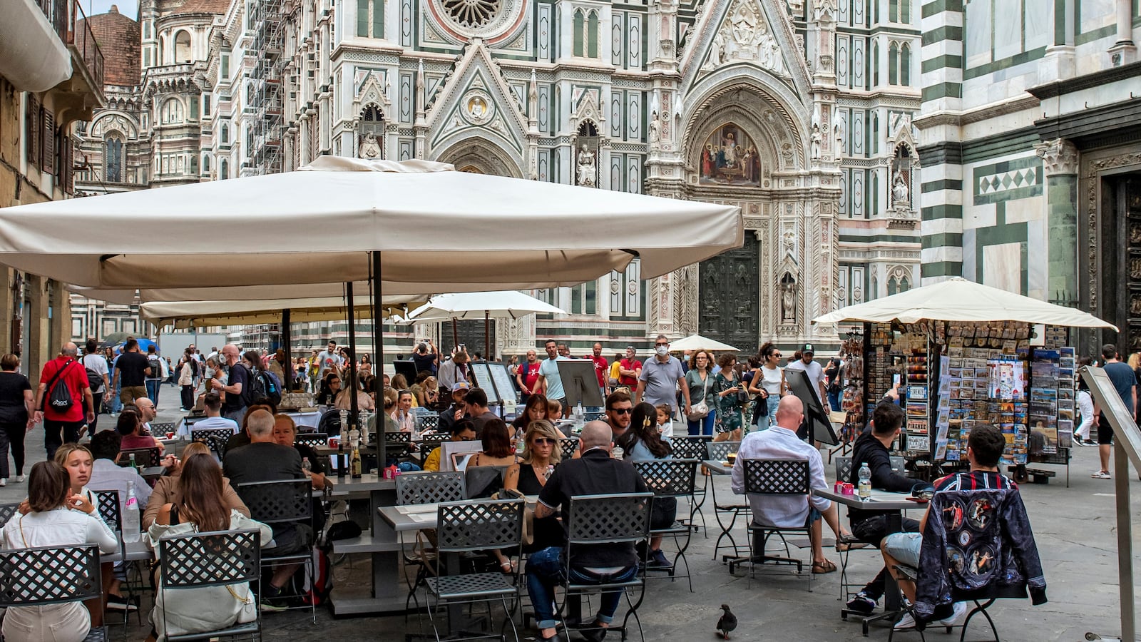 Outdoor restaurant in front of Florence Cathedral, Piazza del Duomo