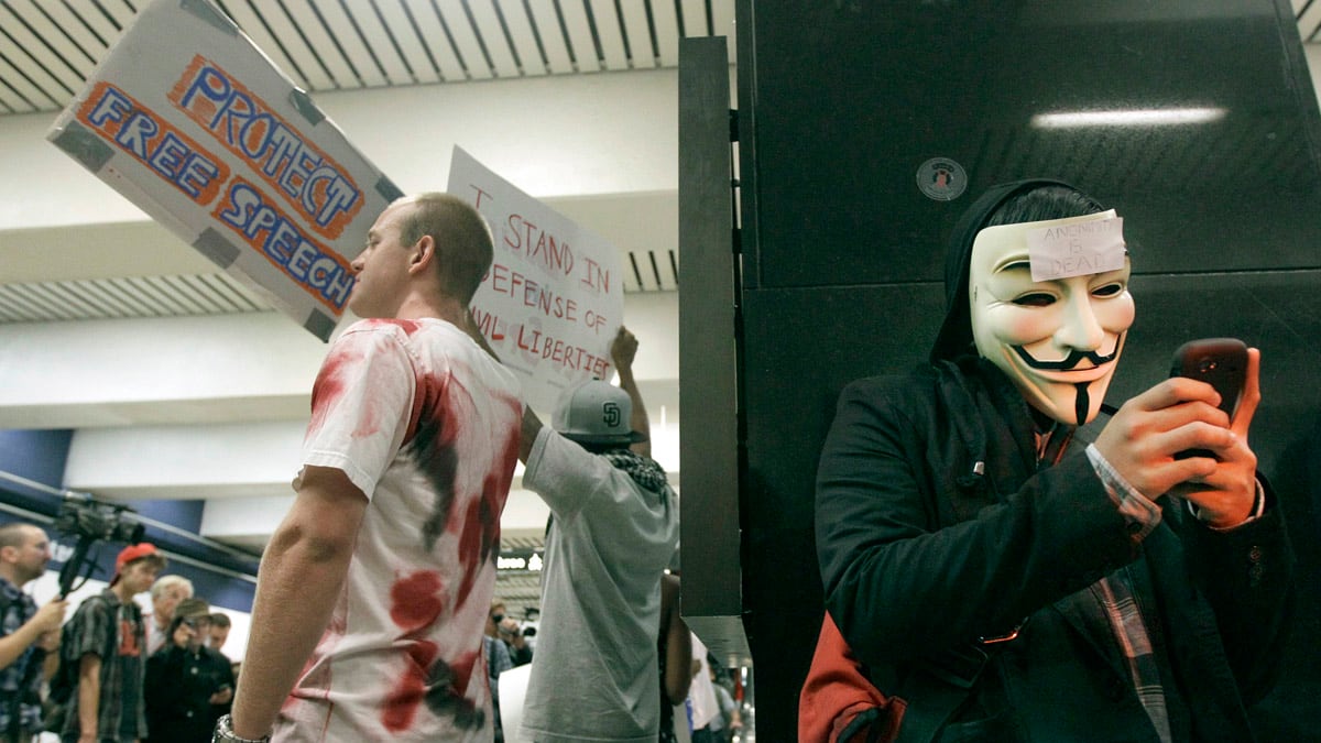 cheats/2011/08/15/bart-stations-closed-in-sf/san-fran-phone-jamming-cs_j6eepx