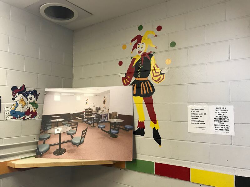 190410-bain-prison-tour-embed-04_hx0n8o