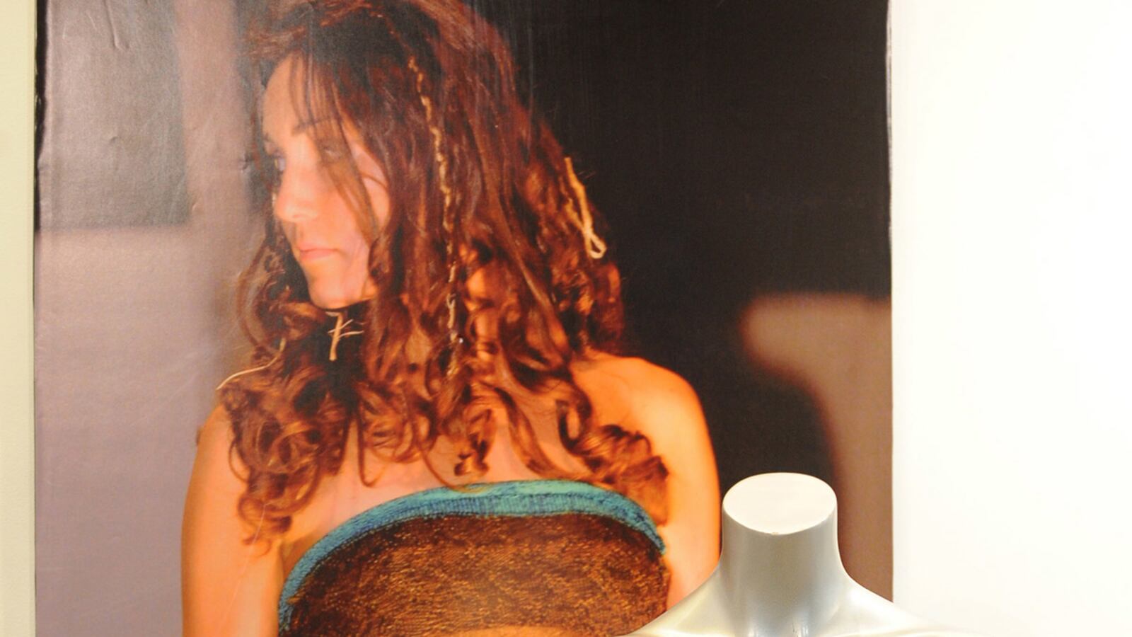 articles/2012/11/09/kate-middleton-recalls-her-first-nearly-nude-adventure/kate-lingerie-switch_ixpjmx